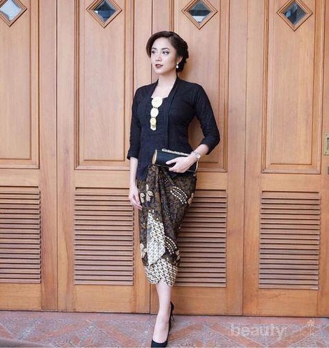 6 Tutorial Rok Lilit Batik yang Praktis untuk Kondangan