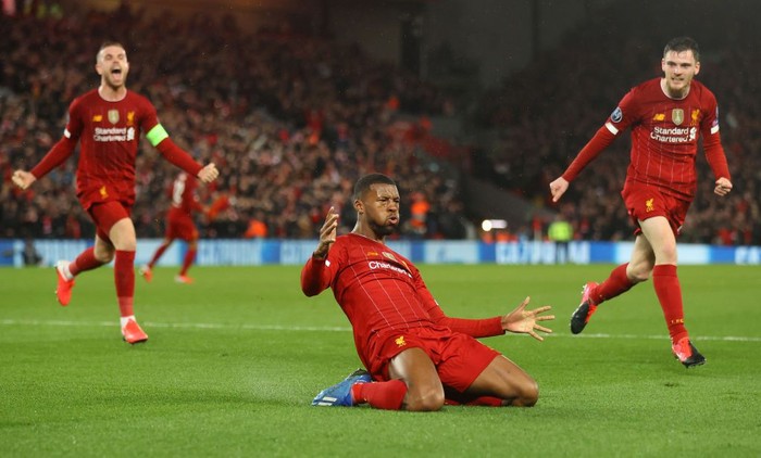 LIVERPOOL, ENGLAND - MARCH 11: Georginio Wijnaldum of Liverpool celebrates with Jordan Henderson and Andy Robertson after scoring his team's first goal during the UEFA Champions League round of 16 second leg match between Liverpool FC and Atletico Madrid at Anfield on March 11, 2020 in Liverpool, United Kingdom.  (Photo by Julian Finney/Getty Images)