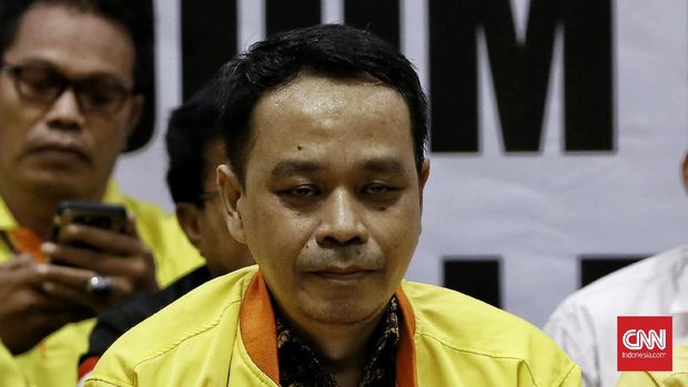 Ketua DPP  Partai Berkarya Badaruddin Andi Picunang bersama Presidium Penyelamat Partai Berkarya menyampaikan pernyataan tentang rencana MUNAS dipercepat untuk evaluasi total PARTAI BERKARYA dan dukungan ke pemerintahan Presiden Jokowi. Jakarta. Kamis (12/3/2020). CNN Indonesia/Andry Novelino