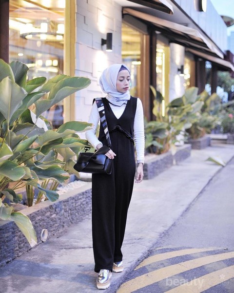 Mari Coba Style Baru 8 Fashion Jumpsuit untuk Hijabers ini Bisa