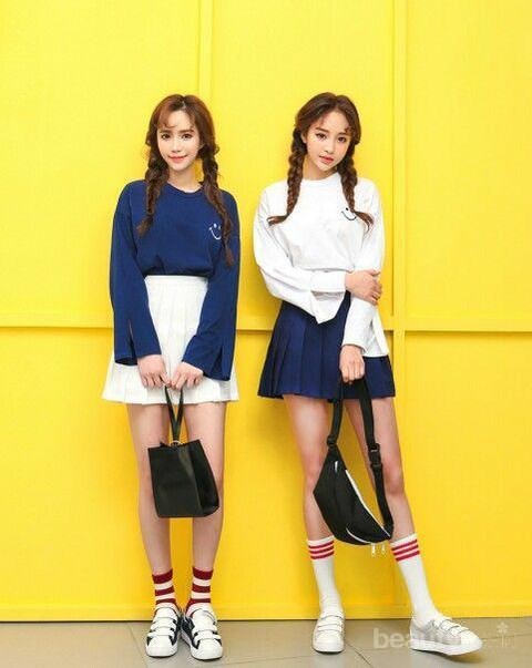 Twins Look Gaya Kece Ala Korea Yang Bestfriend Goals Banget