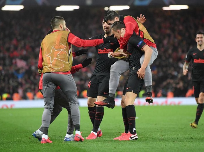 LIVERPOOL, ENGLAND - MARCH 11: Marcos Llorente of Atletico Madrid celebrates with his team mates after scoring his teams first goal during the UEFA Champions League round of 16 second leg match between Liverpool FC and Atletico Madrid at Anfield on March 11, 2020 in Liverpool, United Kingdom.  (Photo by Laurence Griffiths/Getty Images)