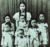 Kumpulan Foto Lawas BJ Habibie Yang Tampan Dari Kecil Hingga Menikah