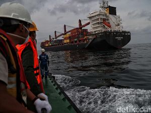 Cegah Corona, Kapal Asing Diperiksa Sebelum Masuk Tanjung Priok
