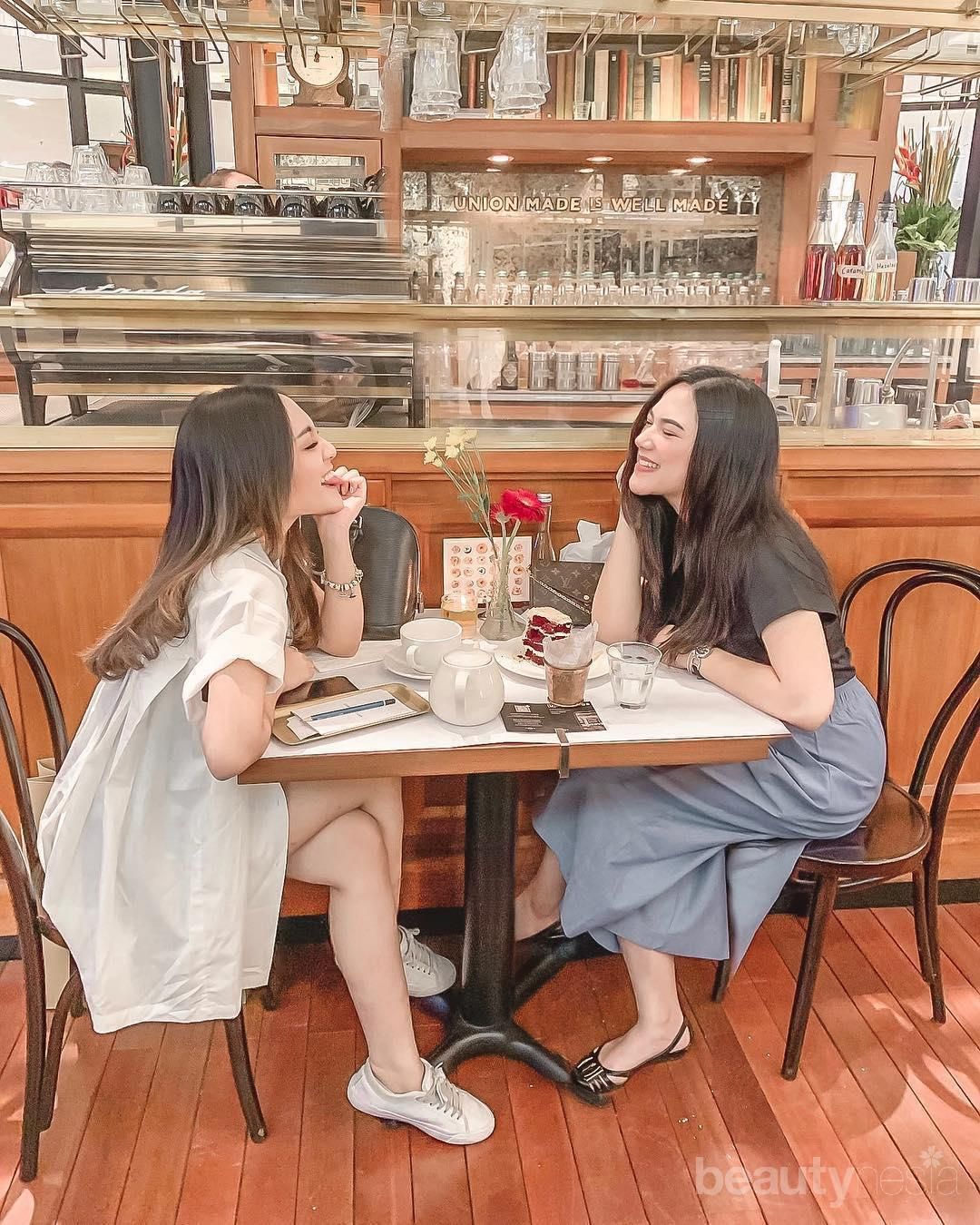 5 Alasan Selebgram Cindy Priscilla dan Nabila Gardena Jadi Inspirasi Friendship Goals!