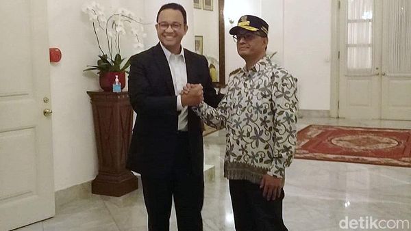 Cie... Anies Baswedan Semringah Banget Ketemu Kembaran