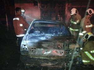 Mobil di Pulogadung Diduga Dilempar Molotov, Polisi Tunggu Labfor