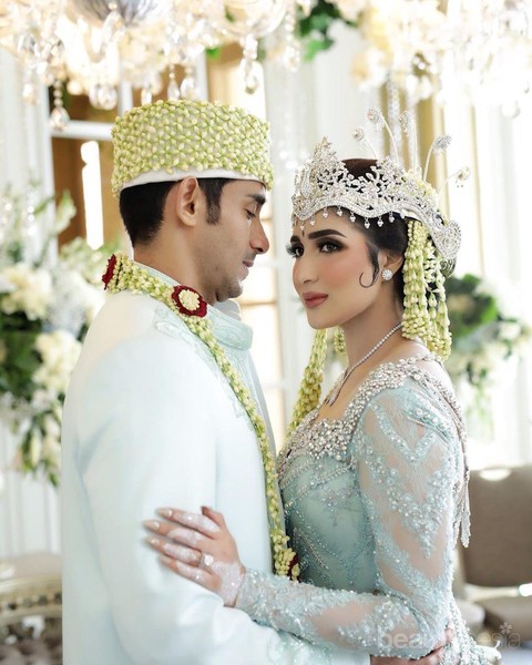 Mengintip Busana  Tania Nadira Prewedding Hingga Resepsi 