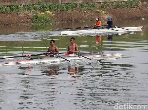 Semangat Para Atlet Dayung Ibu Kota Berlatih Jelang PON 2020