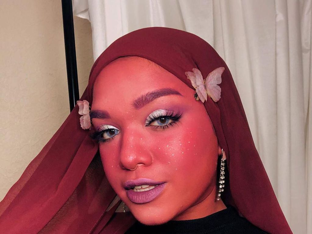 Wanita Ini Buktikan Hijab Bukan Halangan Jadi Cosplayer, Gayanya Nyentrik