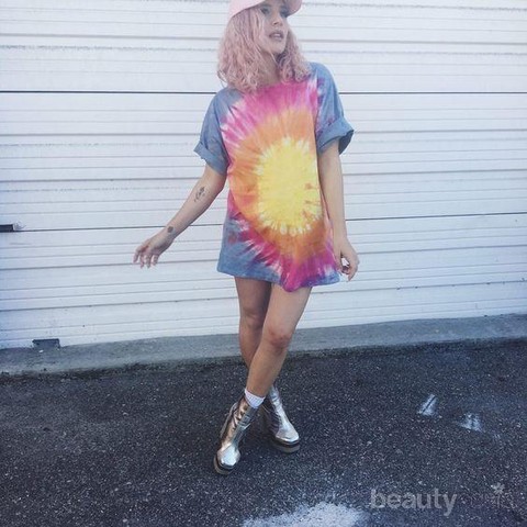 Motif Tie  Dye  Nge Trend Lagi Ini Tips Padu Padannya