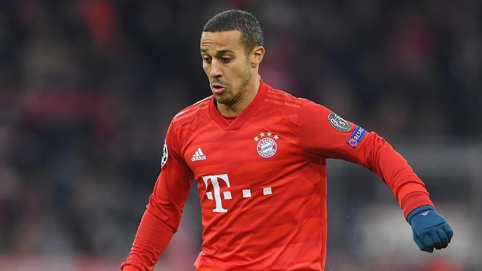 MUNICH, GERMANY - DECEMBER 11: Thiago Alcantara of Bayern Munich during the UEFA Champions League group B match between Bayern Muenchen and Tottenham Hotspur at Allianz Arena on December 11, 2019 in Munich, Germany. (Photo by Michael Regan/Getty Images)