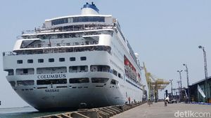 Ditolak Surabaya, Kapal Pesiar Columbus Berlabuh di Semarang