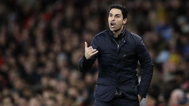 FILE - In this Sunday, Feb. 23, 2020 file photo Arsenal's head coach Mikel Arteta shouts out from the touchline during the English Premier League soccer match between Arsenal and Everton at Emirates stadium in London. Arsenal manager Mikel Arteta has tested positive for the coronavirus, forcing the club to close its training complex and put the entire first-team in self isolation. For most people, the new COVID-19 coronavirus can cause only mild or moderate symptoms, but for some it can cause more severe illness. (AP Photo/Kirsty Wigglesworth, File)
