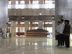 Jokowi Pantau Sterilisasi Masjid Istiqlal Cegah Corona