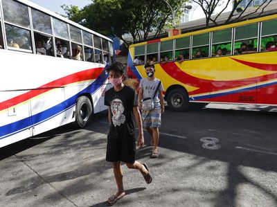 Terminal Bus di Manila Dipenuhi Warga Jelang Lockdown Imbas Corona