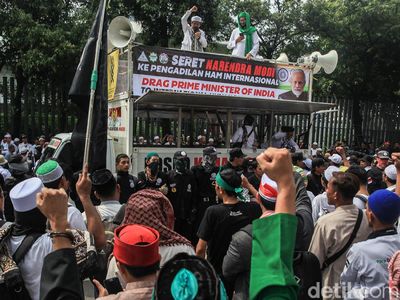 Suasana Terkini Aksi PA 212-FPI di Depan Kedubes India