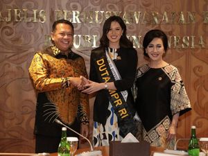 Foto: Reuni Kalista Iskandar & Ketua MPR Bamsoet Pasca Insiden Pancasila Foto: Reuni Kalista Iskandar & Ketua MPR Bamsoet Pasca Insiden Pancasila