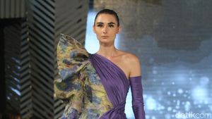 20 Koleksi Terbaru Sebastian Gunawan di Fashion Nation 2020