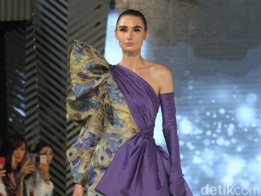 20 Koleksi Terbaru Sebastian Gunawan di Fashion Nation 2020 20 Koleksi Terbaru Sebastian Gunawan di Fashion Nation 2020
