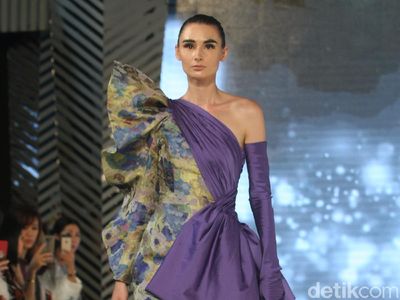 20 Koleksi Terbaru Sebastian Gunawan di Fashion Nation 2020