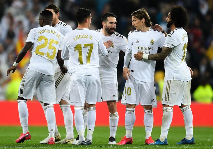 MADRID, SPAIN - MARCH 01: Real Madrid CF players celebrate at the end of the Liga match between Real Madrid CF and FC Barcelona at Estadio Santiago Bernabeu on March 01, 2020 in Madrid, Spain. (Photo by David Ramos/Getty Images)