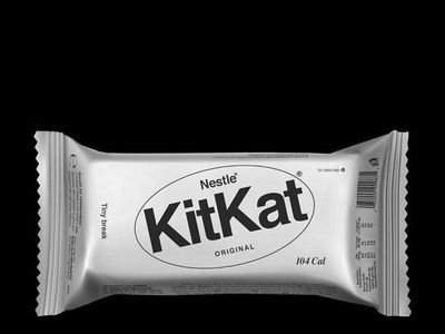 Seniman Asal India Ini Bikin Kreasi Kemasan Makanan Hitam Putih, Yuk Intip!