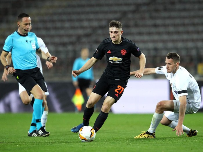 LINZ, AUSTRIA - MARCH 12: (FREE FOR EDITORIAL USE) In this handout image provided by UEFA, Daniel James of Manchester United is challenged by Christian Ramsebner of LASK during the UEFA Europa League round of 16 first leg match between LASK and Manchester United at Linzer Stadion on March 12, 2020 in Linz, Austria. The match is played behind closed doors as a precaution against the spread of COVID-19 (Coronavirus).  (Photo by UEFA - Handout/UEFA via Getty Images )