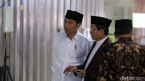 Tangkal Corona, Jokowi Pantau Sterilisasi Masjid Istiqlal