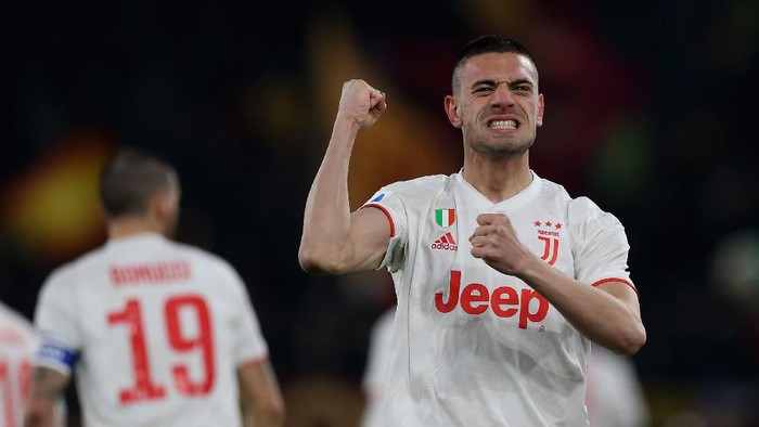 ROME, ITALY - JANUARY 12:  Merih Demiral of Juventus celebrates after scoring the opening goal during the Serie A match between AS Roma and Juventus at Stadio Olimpico on January 12, 2020 in Rome, Italy.  (Photo by Paolo Bruno/Getty Images)