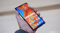Menggenggam Ponsel Sultan Harga Rp 38 Juta dari Huawei