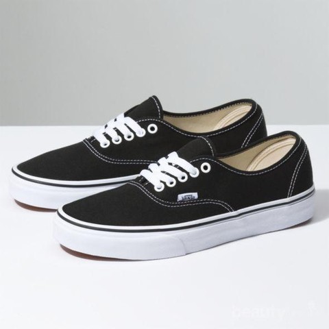 6 Model Sepatu Warna Hitam Yang Cocok Dipakai Sekolah