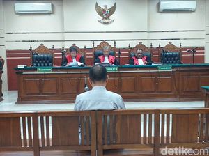 Korupsi Jasmas, Eks Wakil Ketua DPRD Surabaya Divonis 2,5 Tahun Penjara Korupsi Jasmas, Eks Wakil Ketua DPRD Surabaya Divonis 2,5 Tahun Penjara
