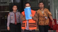 Bermasker, Eks Kepala Dinas PUPR Mojokerto Diperiksa KPK