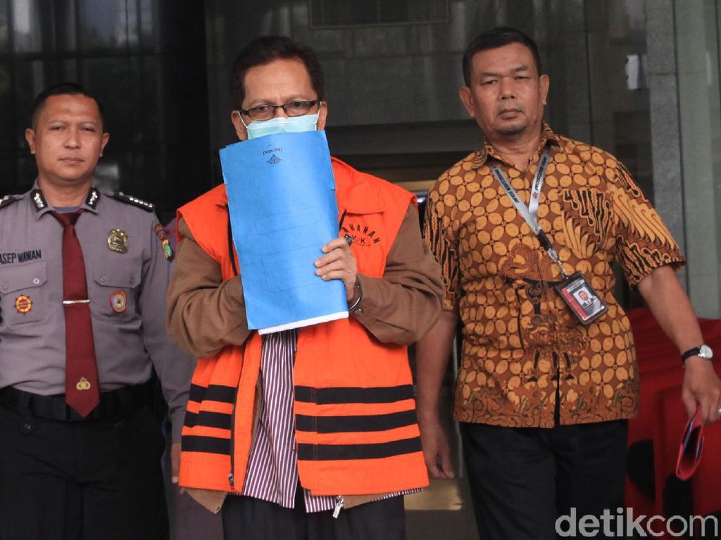 Tersangka Kasus Gratifikasi Eks Kadis PUPR Mojokerto Segera Disidang Tersangka Kasus Gratifikasi Eks Kadis PUPR Mojokerto Segera Disidang
