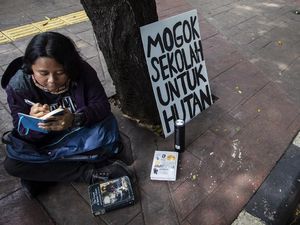 Pelajar SMA di Jakarta Mogok Sekolah untuk Hutan