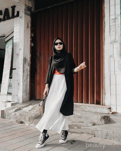 Tunik Dress dan Pleated Skirt untuk Ide Outfit  Acara 