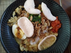 Bukan Menu Sarapan, Ini Kisah Unik Dibalik Bubur Ayam HI yang Legendaris