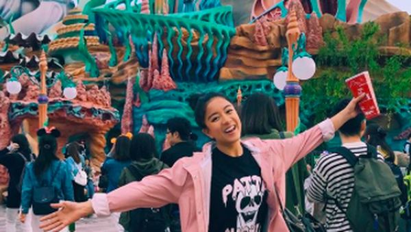Pesona Kareyca, Kakak Chef Renatta Moeloek Saat Makan Dim Sum