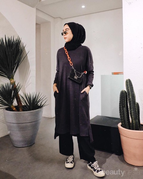 6 Sepatu  Hitam Wanita Favorit Influencer yang  Cocok  untuk  