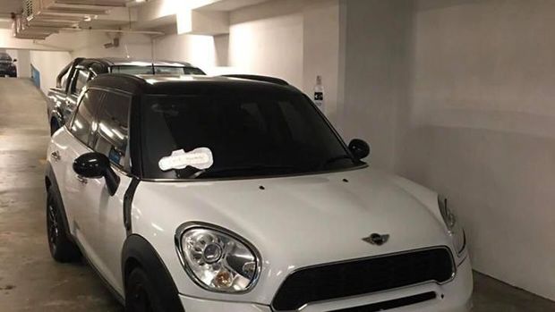 Mini Cooper ditempel pembalut