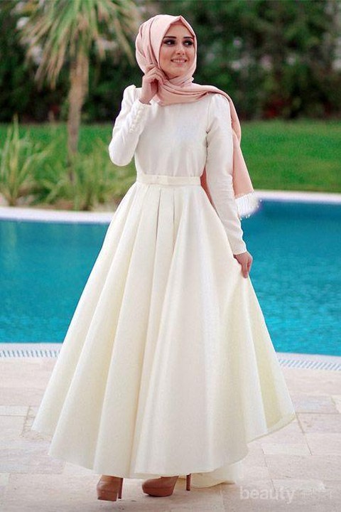 Dress hotsell putih simple