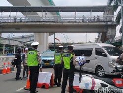Jelang Aksi di Depan Kedubes India, Lalin Jalan HR Rasuna Said Ditutup