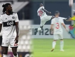 Tendangan Jackie Chan ala Adebayor