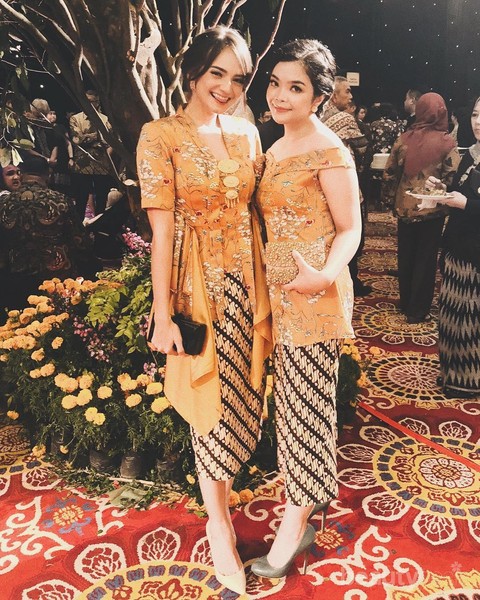 Cantik Ini 5 Model Kebaya Modern Ala Artis Enzy Storia Yang Cocok Untuk Kondangan 8415