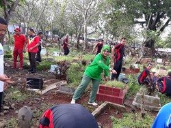 Datangi Kuburan Dangdutan di Depok, Kasatpol PP: Adab di Makam Doa