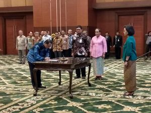Mutasi Anak Buah, Sri Mulyani Ingatkan Bahaya Corona