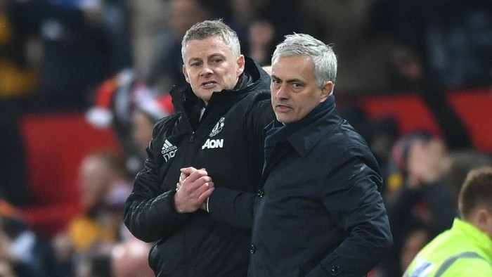 MANCHESTER, ENGLAND - DECEMBER 04: Jose Mourinho, Manager of Tottenham Hotspur shakes hands with Ole Gunnar Solskjaer (l) after the Premier League match between Manchester United and Tottenham Hotspur at Old Trafford on December 04, 2019 in Manchester, United Kingdom. (Photo by Stu Forster/Getty Images)