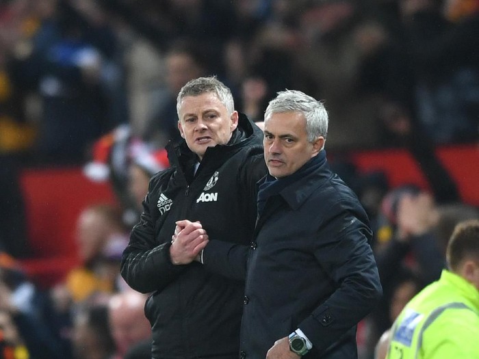 MANCHESTER, ENGLAND - DECEMBER 04: Jose Mourinho, Manager of Tottenham Hotspur shakes hands with Ole Gunnar Solskjaer (l) after the Premier League match between Manchester United and Tottenham Hotspur at Old Trafford on December 04, 2019 in Manchester, United Kingdom. (Photo by Stu Forster/Getty Images)