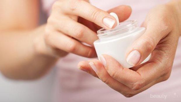 Body Lotion Gak Cukup! 3 Alasan Penting Kenapa Wajib Pakai Hand Cream Setiap Hari